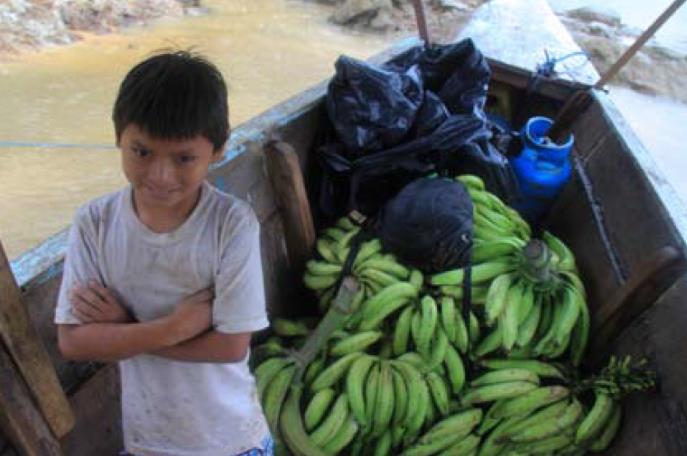 Malý Indián na rieke Rio Kanngalim