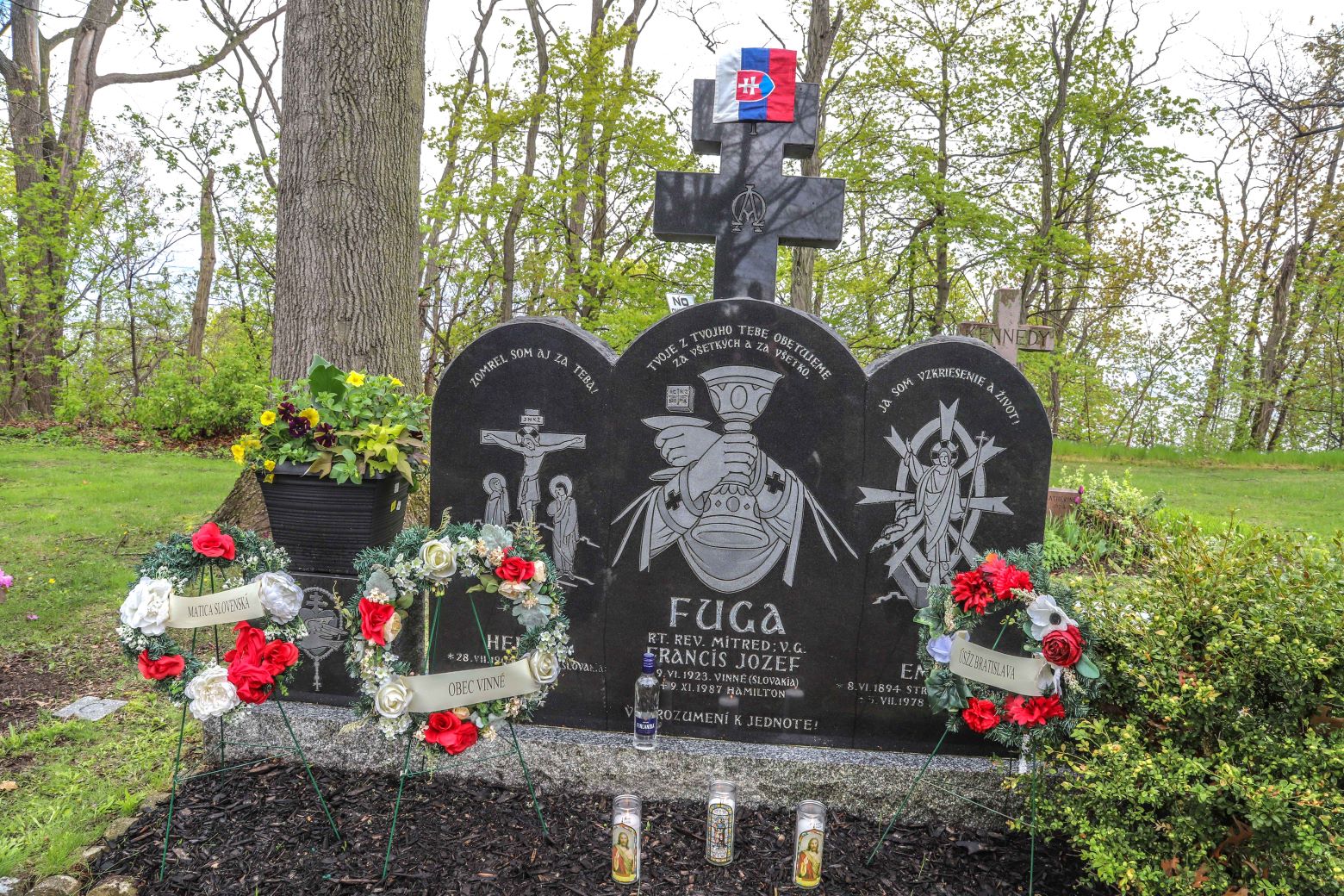 Hrob národného buditela monsignora Františka Fugu