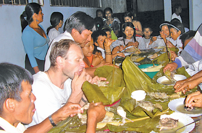 odrobinak jedenie rukami