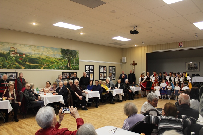 Polovica prítomných