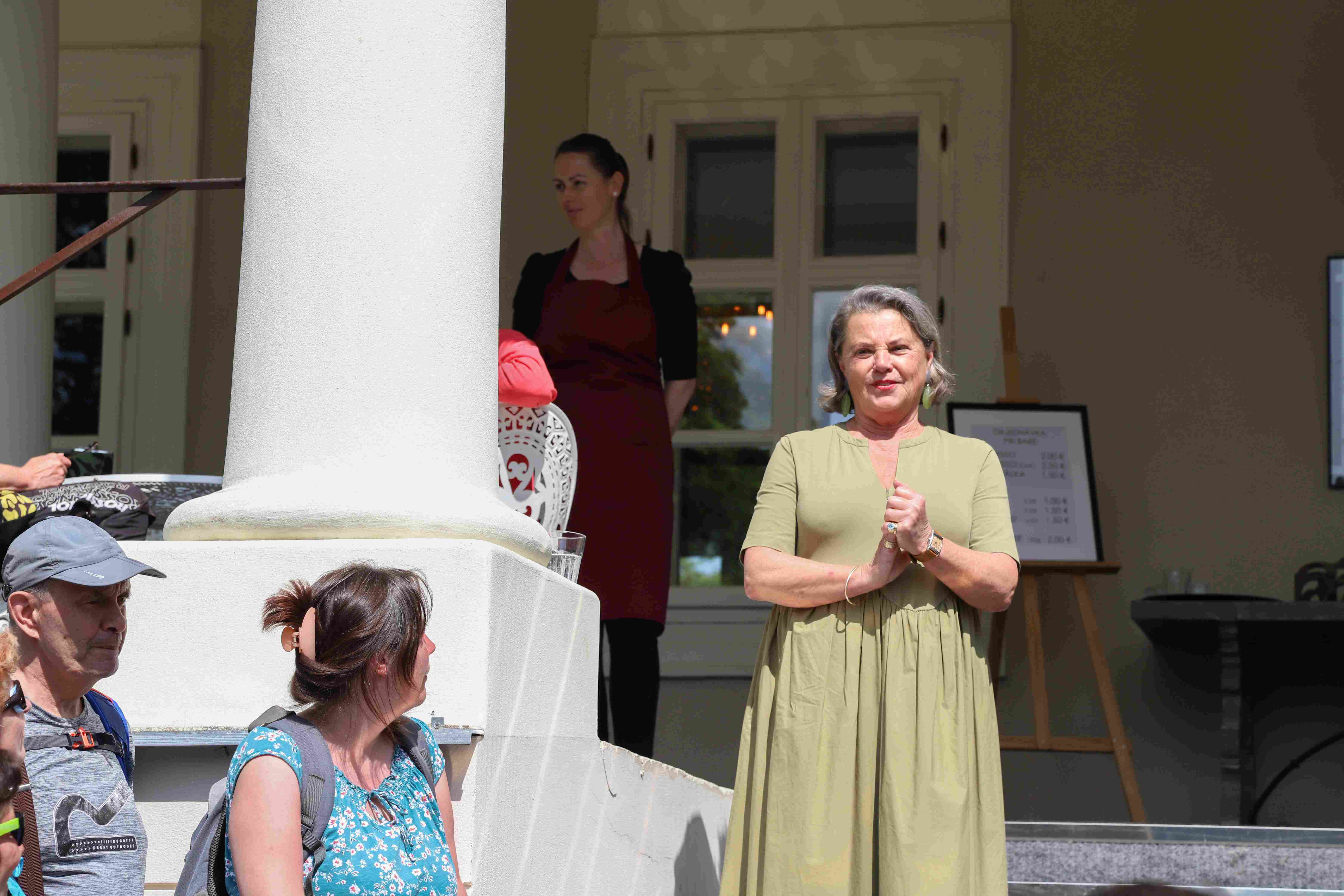 Majitelka kaštiela pani Klara SZAKALI von LOSONCZ zo Švajciarska