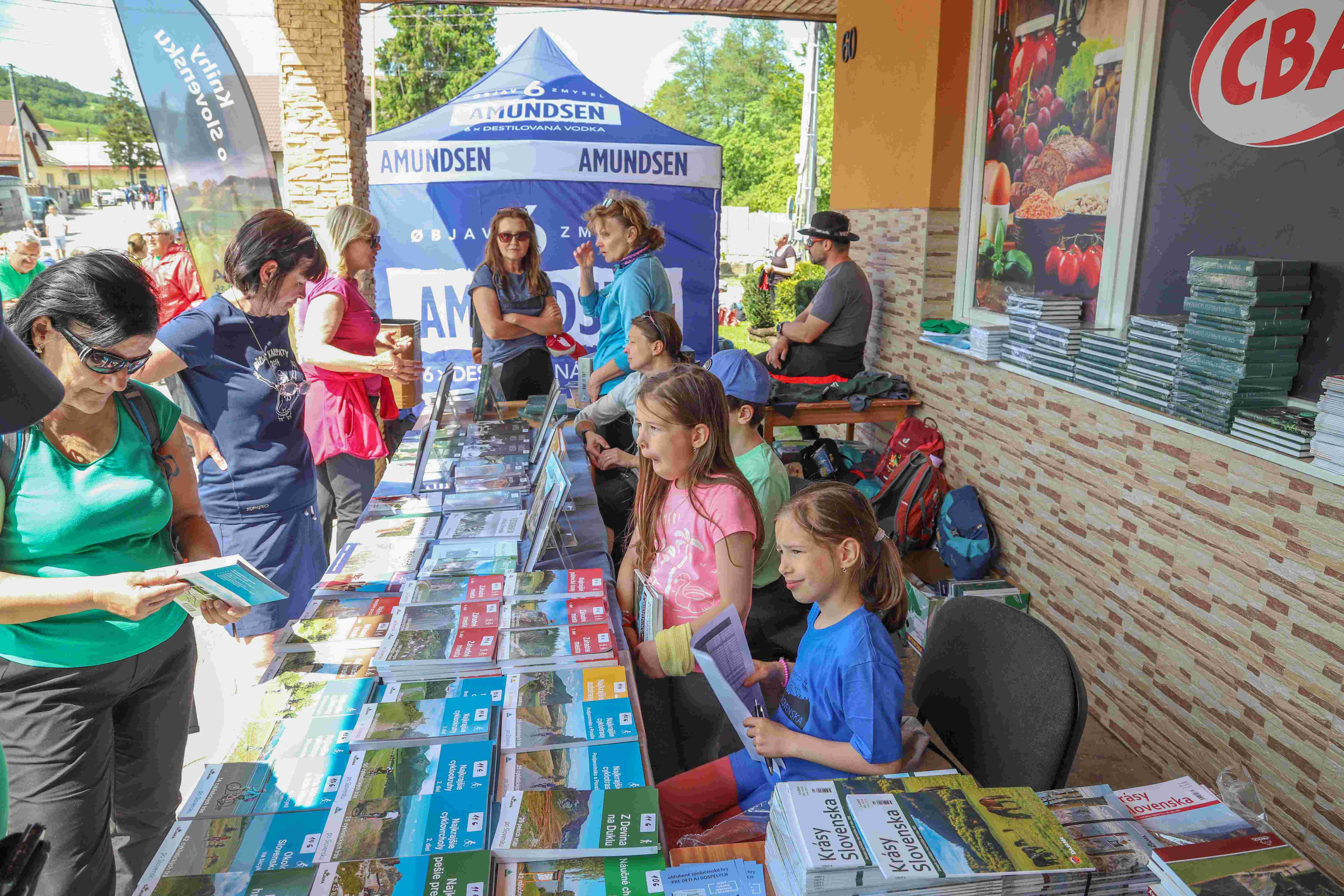 Mladí predavači z vydavatelstva Dajama