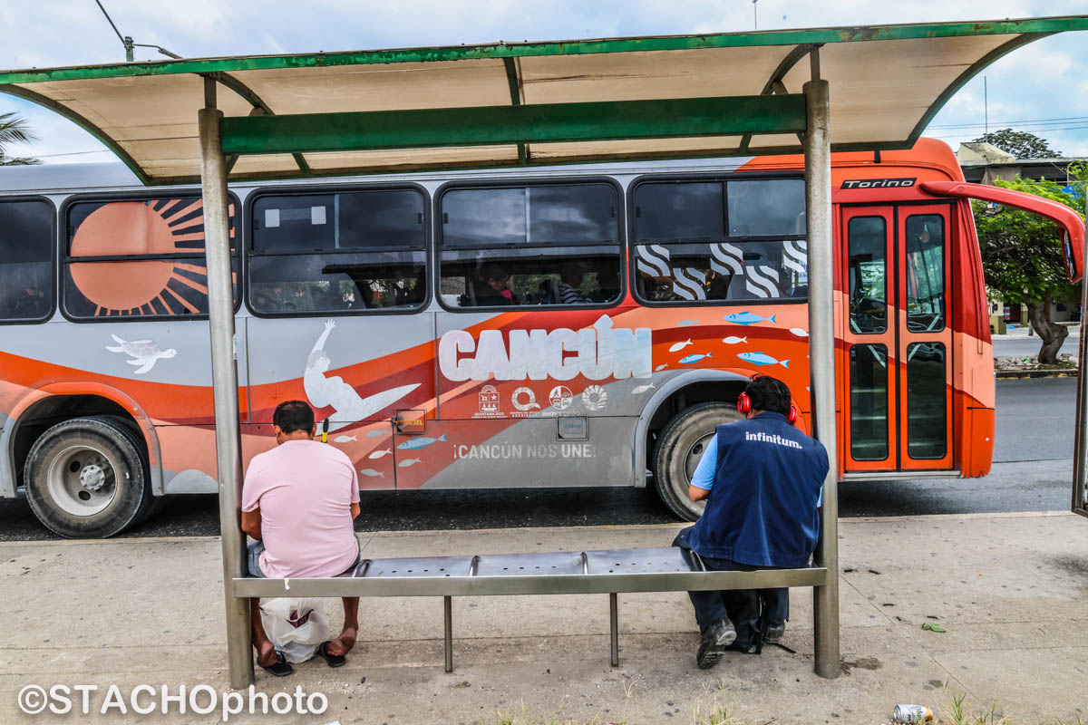 Na zastavke v Cancune.jpg 