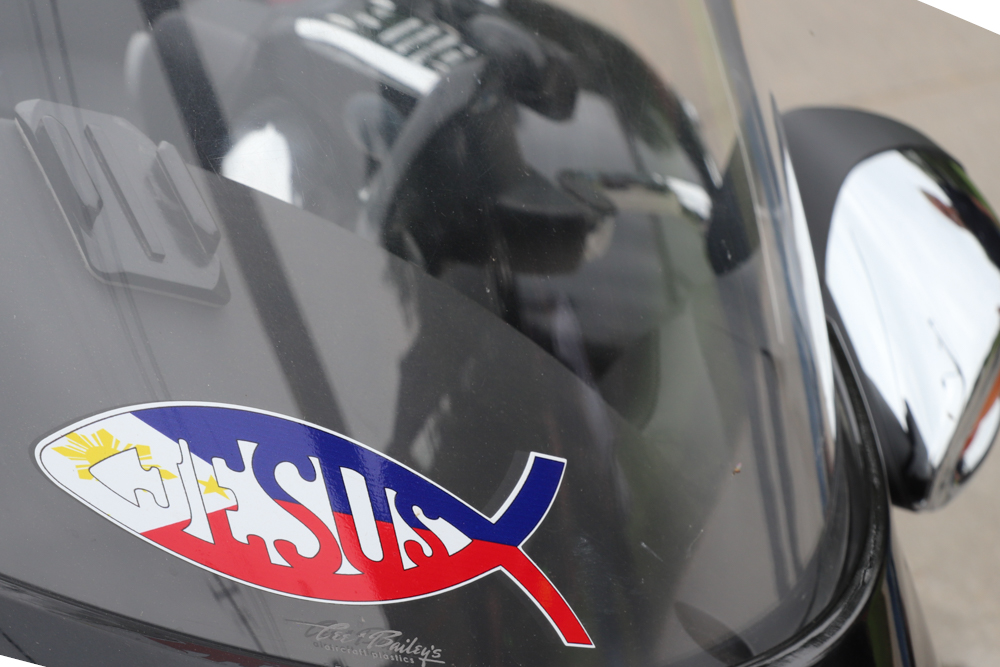 Rybarske znaky boli aj na motorkach